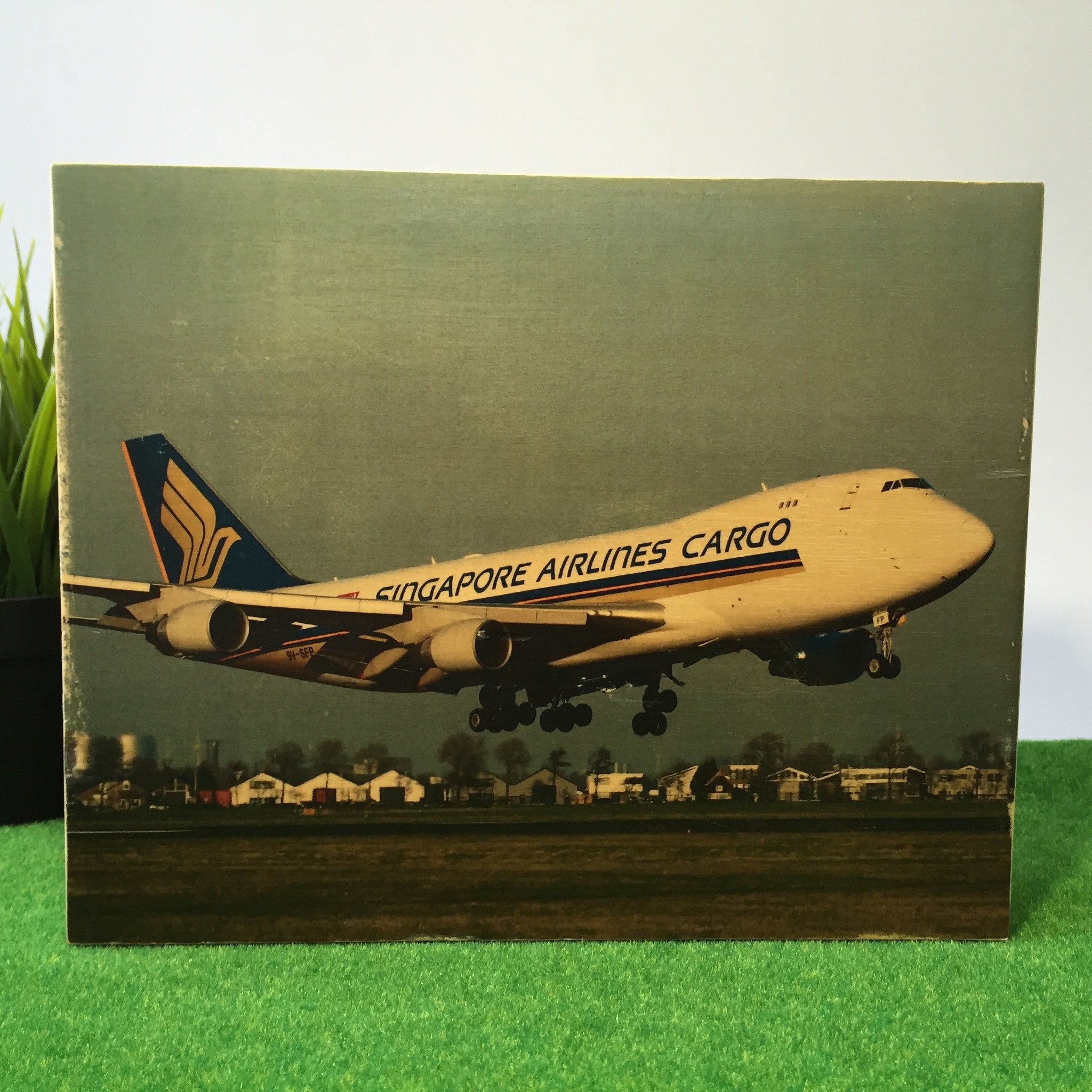 Singapore Airlines Cargo Plane
