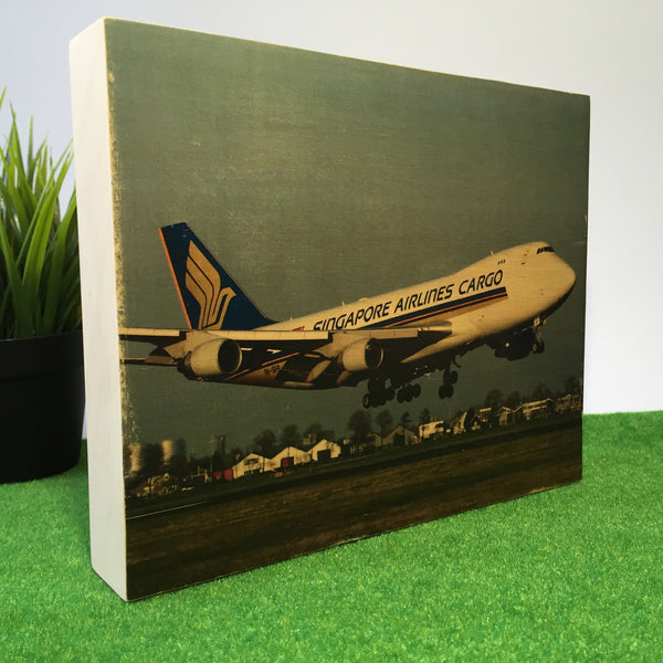 Singapore Airlines Cargo Plane